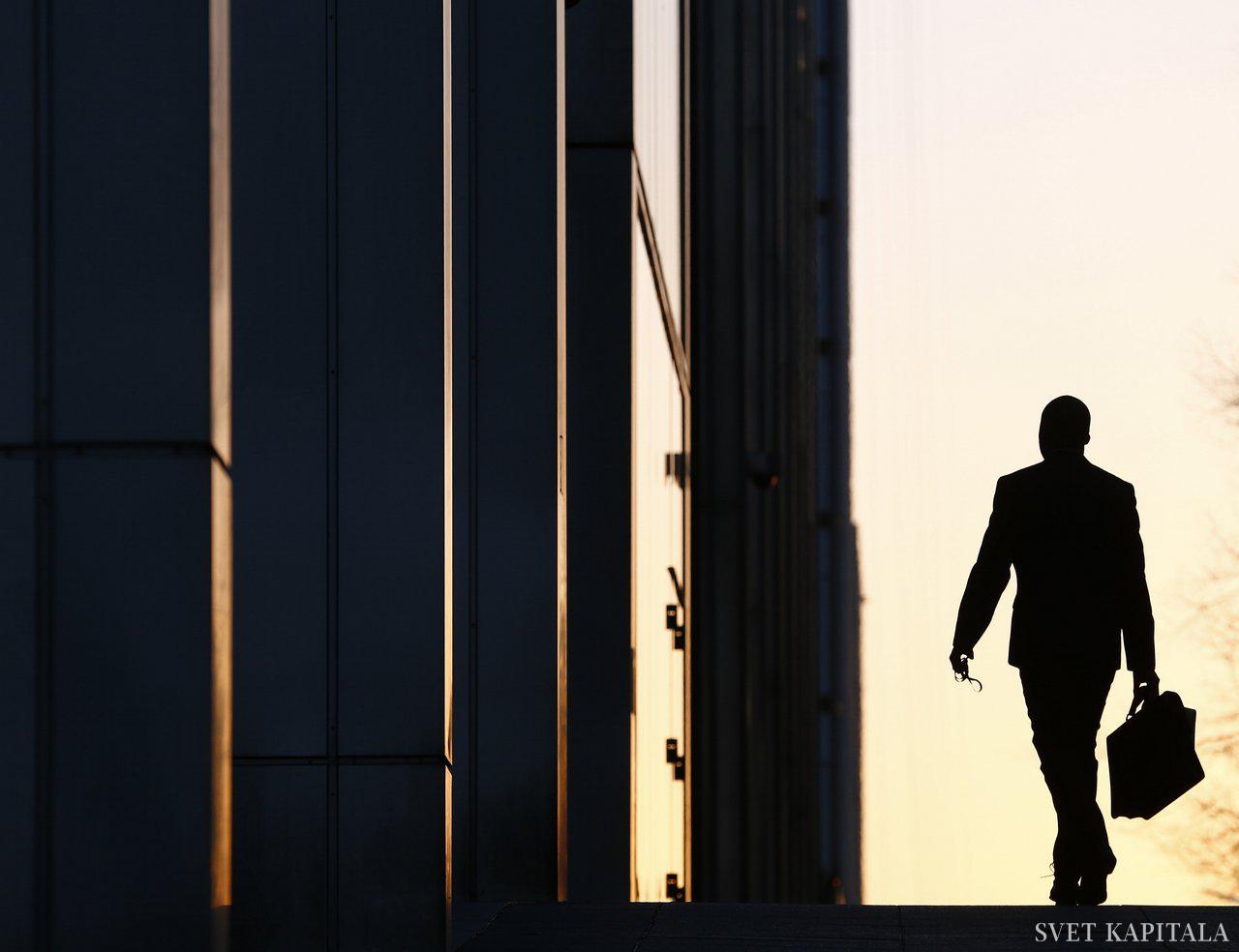 Fotografija: Vlagatelji, imejte denar pri roki. FOTO: REUTERS / Eddie Keogh