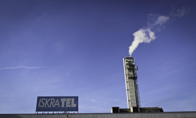 Telekom Slovenije in Iskratel sta v proizvodnji v Kranju vzpostavila testno omrežje 5G, ki omogoča testiranje uporabnosti tehnologije v realnem okolju. FOTO: Jože Suhadolnik