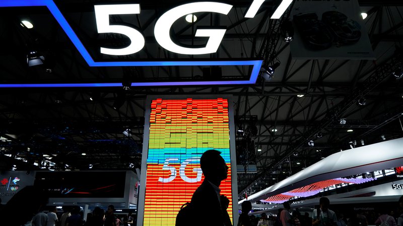 Fotografija: Kako verodostojne so raziskave o nevarnosti tehnologije 5G? Kako vse se lahko uporablja nova tehnologija in komu ta na ustreza? Odgovori v novi seriji prispevkov o tehnologiji 5G. FOTO: Reuters