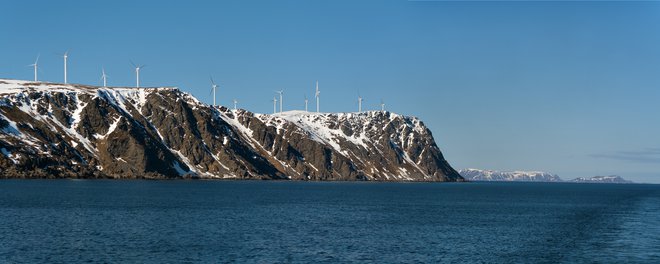 Norveška se je prehoda na zeleno lotila postopoma: najprej je investirala v električno energijo iz obnovljivih virov in elektrificirala gospodinjstva, šele nato se je lotila električnih avtomobilov. Foto: Shutterstock