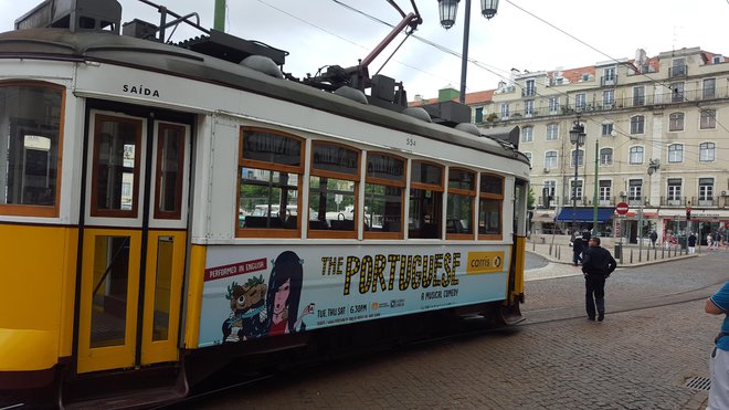 Tudi tramvaji v Lizboni imajo gosto mrežo. Foto: Borut Tavčar