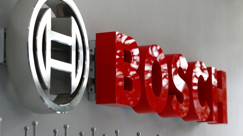 Fotografija: Bosch se je sprva nameraval lotiti razvoja akumulatorjev za električna vozila, a je načrte lani opustil. Foto: Reuters