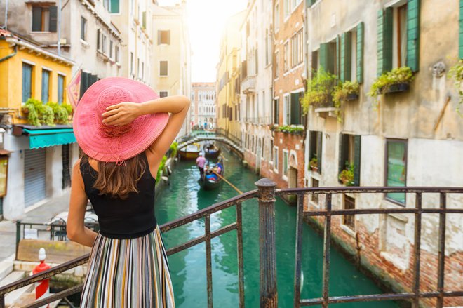 Čarobne Benetke so priljubljena destinacija. Ste vedeli, da jih lahko zastonj občudujete s posebne razgledne točke? Foto: Getty Images