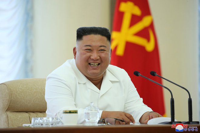 Z »medladijskimi transferji« lahko režim Kima Jong Una kljub sankcijam zasluži več deset milijonov dolarjev. FOTO: KCNA / REUTERS 