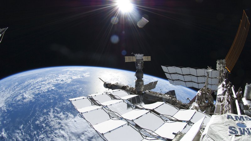 Fotografija: Rusi bi šli spet v vesolje. FOTO: REUTERS/NASA/Ron Garan