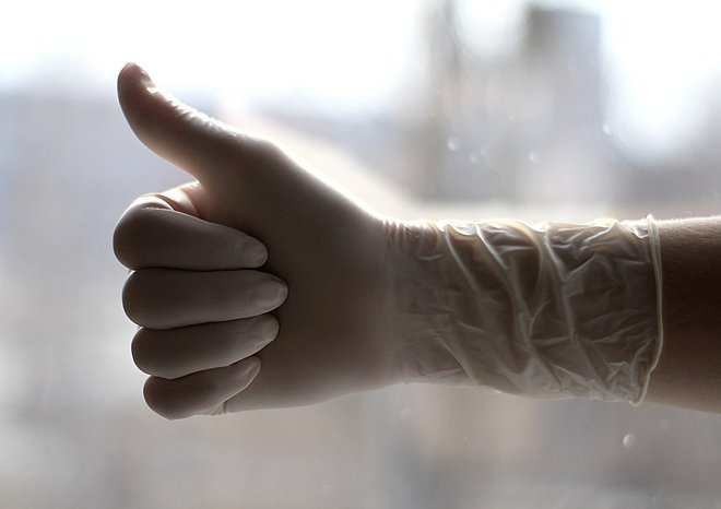 Dohodki proizvajalcev rokavic so se ponekod povečali tudi za 300 odstotkov. FOTO: Pixabay