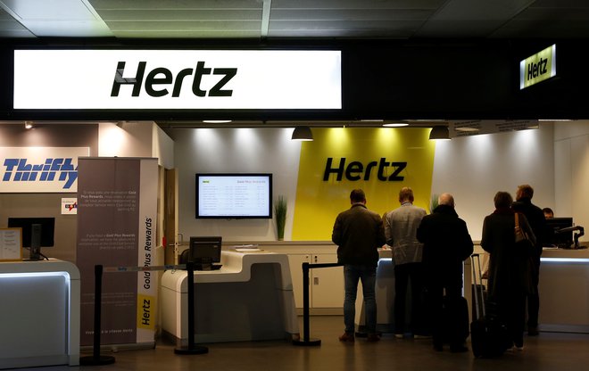Podjetje Hertz je že razglasilo bankrat, njihove delnice pa so postale material iger na srečo. FOTO: Regis Duvignau/Reuters