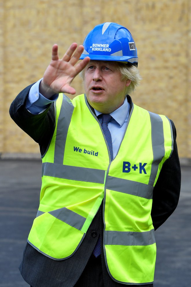 Britanski premier Boris Johnson bo v četrtek predstavil načrt za zagon gospdoarstva. Izpolniti mora obljubo investicij v infestrukturo v višini 5 milijard funtov. FOTO: Toby Melville/Reuters
