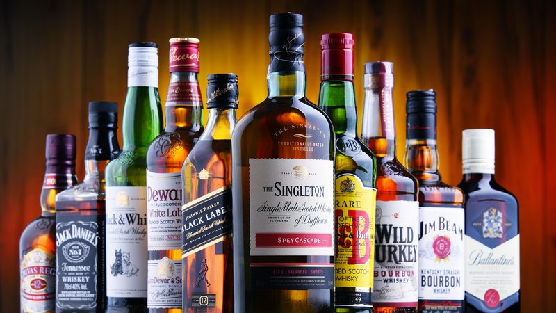 Fotografija: Industrija viskijev se s podnebnimi vprašanji ne ukvarja sama. Po vsej Škotski se podjetja, ki se ukvarjajo s pijačo, spopadajo z zelenimi inovacijami in iščejo nove načine za izdelavo starih izdelkov. FOTO: monticello / Shutterstock