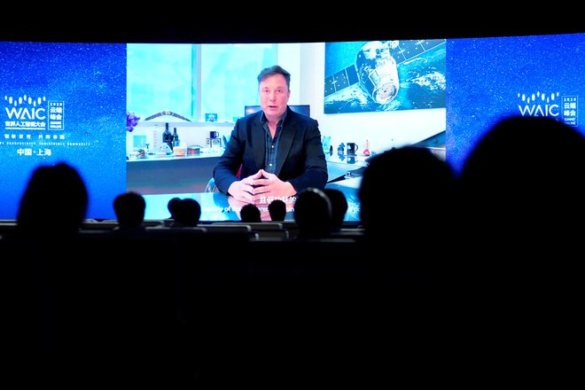 Elon Musk je novosti predstavil preko videa ob otvoritvi konference World Artificial Intelligence Conference (WAIC). Foto: Reuters/Aly Song