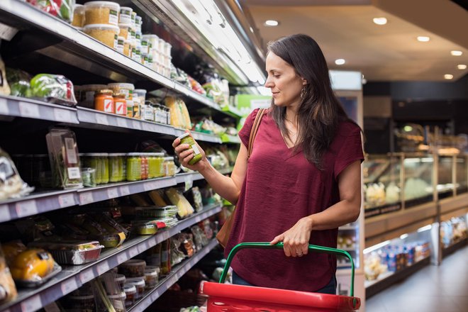 Denarja se potrošniki pri nakupovanju tudi najbolj bojijo. FOTO: Getty Images/iStockphoto