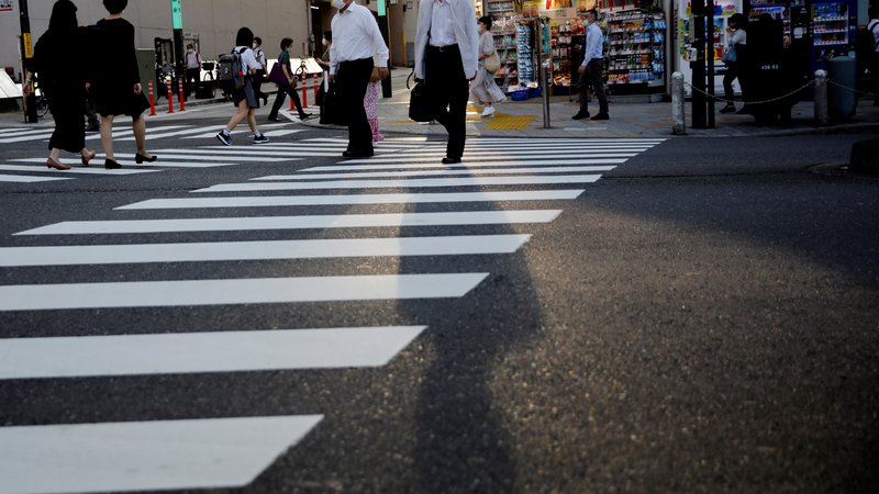 Fotografija: Japonsko gospodarstvo je bilo že pred izbruhom pandemije covida-19 oslabljeno. FOTO: REUTERS/Kim Kyung-Hoon