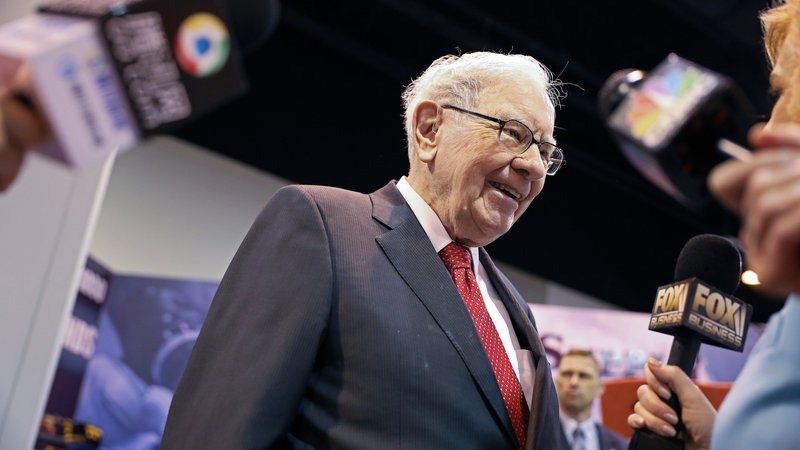 Fotografija: Buffettov Berkshire Hathaway je vedno veljal za patriotskega investitorja, zdaj pa z večjo investicijo v japonska podjetja, nekoliko spreminja svoje vodilo. FOTO: Scott Morgan/Reuters