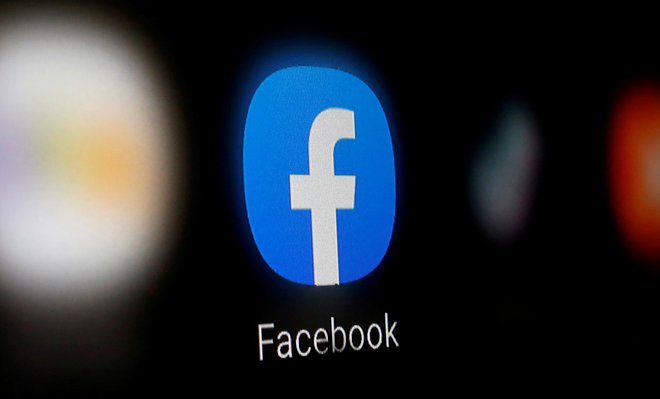 Med prvimi, ki so investirali v Jio je bil Facebook. Ta je sklenil 5,7 milijard dolarjev težko partnerstvo in pridobil skoraj 10-odstoten delež podjetja. FOTO: Dado Ruvic/Reuters
