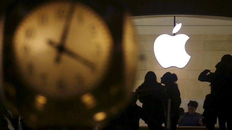 Fotografija: Appleovi ukrepi v sistemu iOS 14 bodo resno vplivali na oglaševalsko dejavnost, je na svojem blogu zapisal velikan družbenih omrežij. FOTO: REUTERS / Carlo Allegri