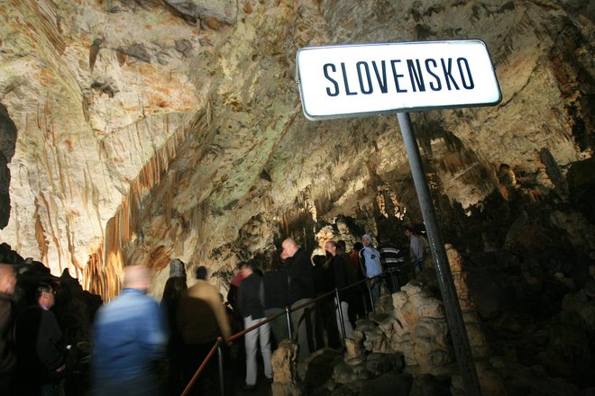 Turisti v Postonjski jami. FOTO: Hočevar Uroš/MAG