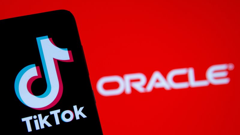 Fotografija: TikTok bo kot kaže prodan Oraclu in ne Microsoftu, kot je bilo mošljeno še prejšnji teden. Nov rok prodaje je sredina novembra. FOTO: Dado Ruvic/Reuters
