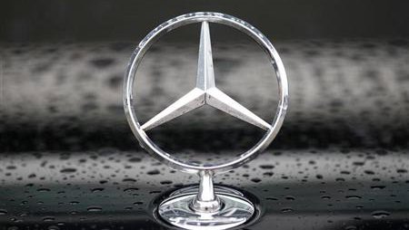 Fotografija: Vlagatelji - tako kot pri številnih tožbah proti skupini VW - Daimler obtožujejo, da so bili trgi prepozno obveščeni o finančnih posledicah dizelske afere. FOTO: Daimler