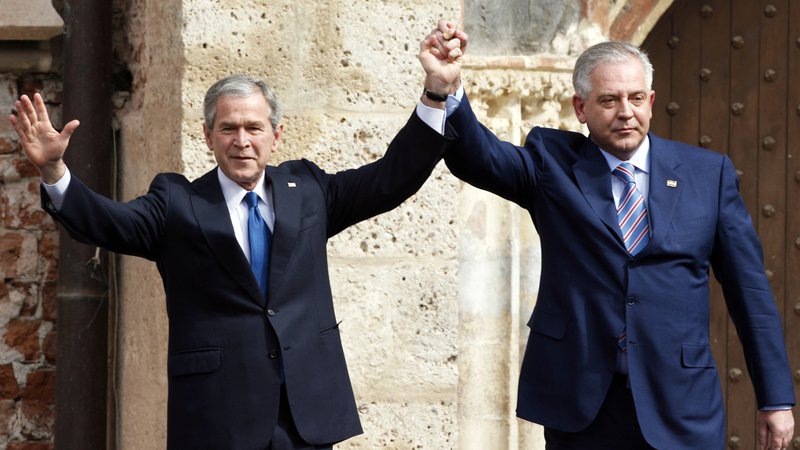 Fotografija: Nekdanji predsednik ZDA George W. Bush (levo) in bivši hrvaški premier Ivo Sanader. Foto: Nikola Solic / Reuters