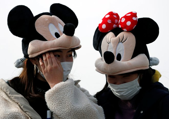Disney je imel pred krizo več kot 100.000 zaposlenih. FOTO: REUTERS/Issei Kato - RC2I9F9L09TG
