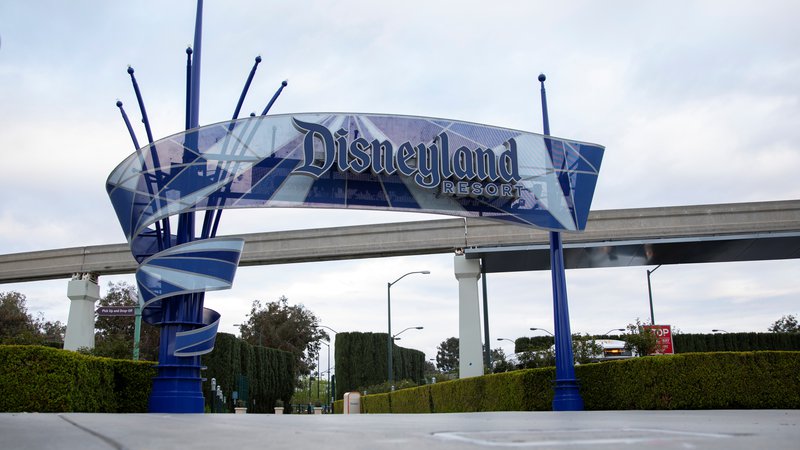 Fotografija: Disneyland v Anaheimu v Kaliforniji, 14. marec, 2020. FOTO: REUTERS/Mike Blake 