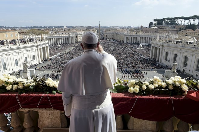 FOTO: Media Vatican / REUTERS 