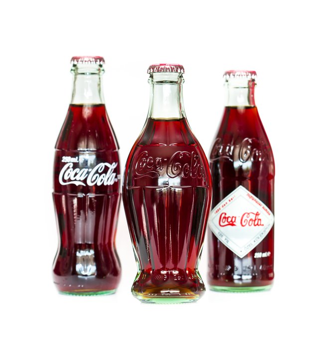 Coca Cola je na police dala kar nekaj ikoničnih steklenic. Foto: Shutterstock