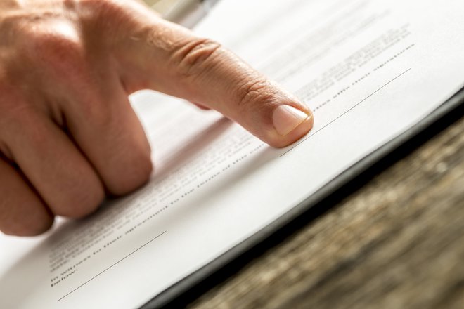 Za podajo redne odpovedi pogodbe o zaposlitvi iz krivdnega razloga mora biti podana krivdna odgovornost delavca, ki jo mora v okviru pravila o obrnjenem dokaznem bremenu dokazati delodajalec. FOTO: Shutterstock