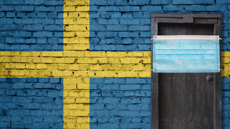 Fotografija: Švedska, tako kot preostala Evropa, v zadnjih nekaj tednih doživlja drugi val pandemije covid-19. Toda država ne popušča pri spoštovanju zdaj že svetovno znane švedske strategije, ki temelji na filozofiji, da bodo ljudje omejitve bolj spoštovali, če bodo priporočene in po zdravi pameti, kot če se jih k temu prisili. FOTO. Shutterstock