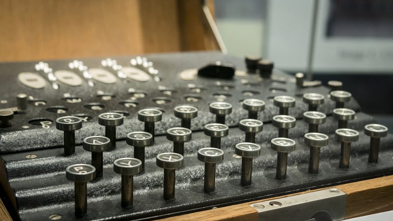 Fotografija: Enigma je bila ključna naprava v kriptografiji Tretjega rajha, v nemških oboroženih silah, diplomaciji in državnih železnicah. FOTO: Shutterstock
 