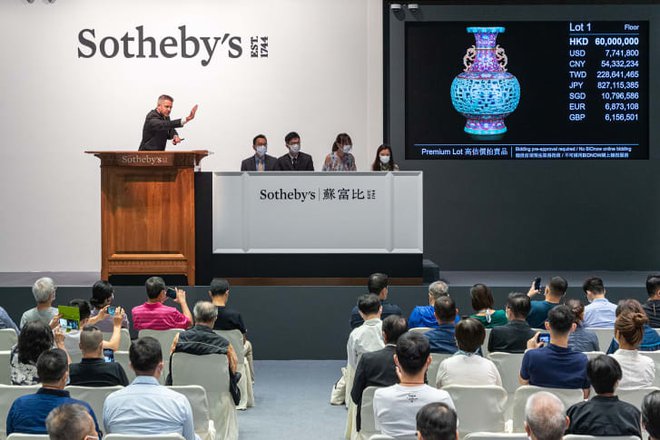 Dražba je potekala v prostorih Sotheby's v Hong Kongu. FOTO: Courtesy Sotheby's
