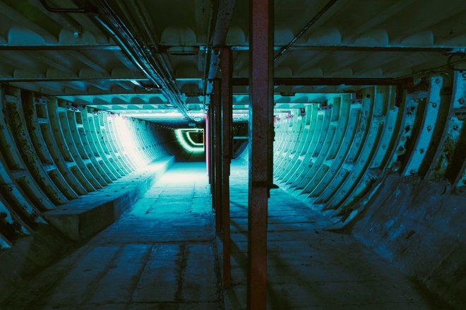 Tunel je sestavljen iz dveh delov; iz zgornjega in spodnjega. Večji, zgornji del je namenjen gojenju in pridelavi, manjši spodnji pa shranjevanju pridelka. FOTO: Kate Peters / Popular Mechanics