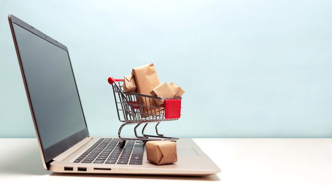 Spletno nakupovanje vsako leto znova podira rekorde. FOTO: Getty Images/iStockphoto