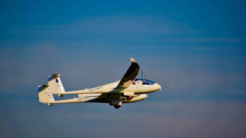 Fotografija: Štirisedežno hibridno električno letalo s pogonom na vodik. FOTO: Mahepa, Pipistrel