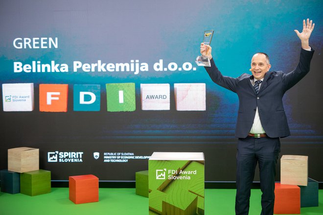 Prejemnik nagrade v kategoriji »zeleno« je podjetje Belinka Perkemija iz Ljubljane. Na sliki direktor Franc Stele. FOTO: Matjaž Očko