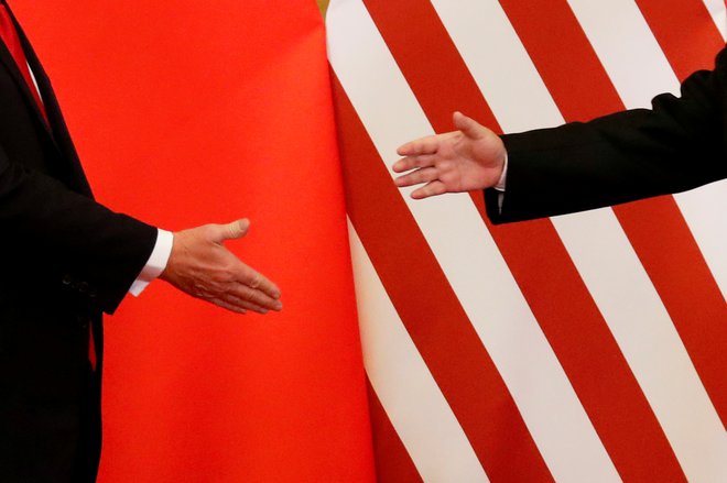 Azijskemu zmaju do živega niso prišle niti sankcije ameriškega predsednika Donalda Trumpa, ki je zadnja štiri leta uvajal carine na kitajske izdelke ter začel trgovinsko vojno. FOTO: Damir Sagolj/Reuters