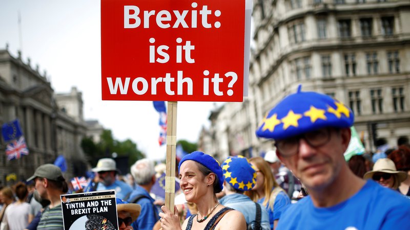 Fotografija: Že v prvih treh tednih po brexitu se je pokazalo, da so stroški poslovanja z Britanci zdaj večji, zamude pri dobavi so postale stalnica. FOTO: Henry Nicholls/Reuters