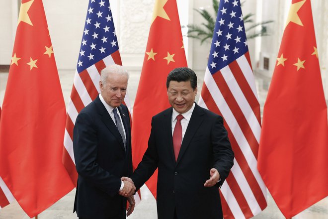 Kitajski predsednik Xi Jinping (desno) in novi ameriški predsednik Joe Biden (levo). FOTO: REUTERS/Lintao Zhang