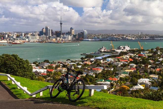 Pogled na mesto Auckland z gore Victoria, Devonport, Nova Zelandija. FOTO: Shutterstock