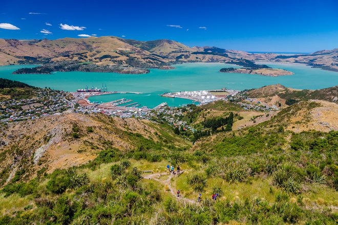 Christchurch, Nova Zelandija<br />
Največje mesto novozelandskega Južnega otoka slovi po prijaznih prebivalcih, ki so odprti do tujcev. Zaradi čudovite gorate pokrajine je Južni otok priljubljena turistična destinacija in filmska lokacija. Christchurch ima 400.500 prebivalcev in je za Aucklandom in Wellingtonomo tretje najštevilčnejše mesto na Novi Zelandiji. Znano je po botaničnih vrtovih, čudovitih parkih in kot odlično izhodišče za pohodništvo. FOTO: Shutterstock