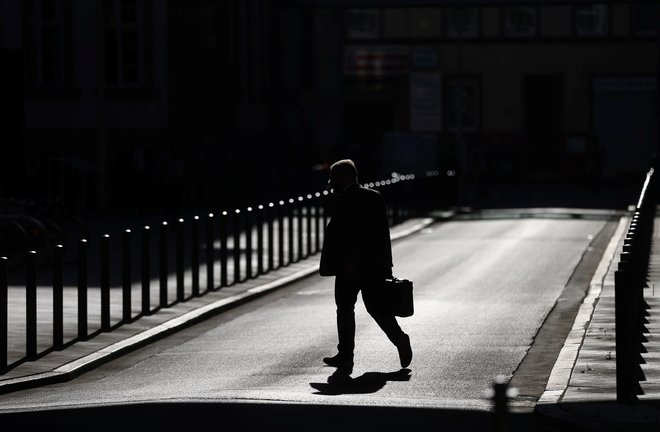 A businessman crosses a street as the spread of the coronavirus disease (COVID-19) continues in Frankfurt, Germany, September 8, 2020. REUTERS/Kai Pfaffenbach