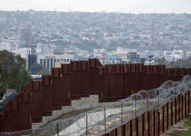 Zid med ZDA in Mehiko. FOTO: REUTERS/Mike Blake