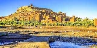 Sloviti Ait Benhaddou v bližini Ourzazata (Ighrem oziroma ksar – z obzidjem obdana vas predstavlja veličasten primerek maroške pečene arhitekture – je del Unescove svetovne dediščine od leta 1987)
