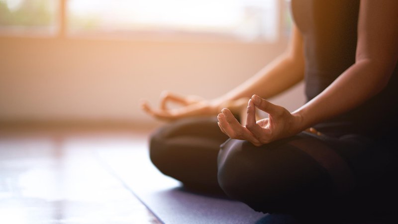 Fotografija: Joga in meditacija sta mi pomagali umiriti negativne misli, notranjega kritika in sindrom vsiljivca. Foto: Getty Images