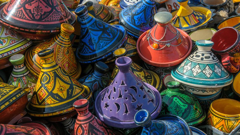 Fotografija: Tagine, maroška posoda, v kateri kuhajo istoimensko jed. Foto: SHUTTERSTOCK Photo