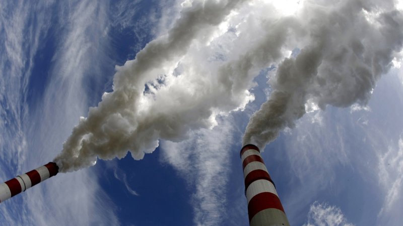 Fotografija: 60 največjih svetovnih bank je v štirih letih v fosilna goriva vložilo 3800 milijard dolarjev. FOTO: REUTERS/Peter Andrews