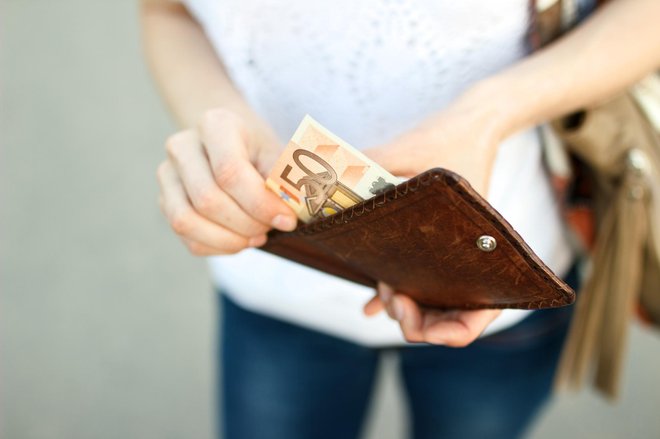 Pred polnjenjem vreče je pomembno, da se znebimo slabih dolgov. To so limiti, lizingi, gotovinski krediti, kreditne kartice …Foto: Getty Images
