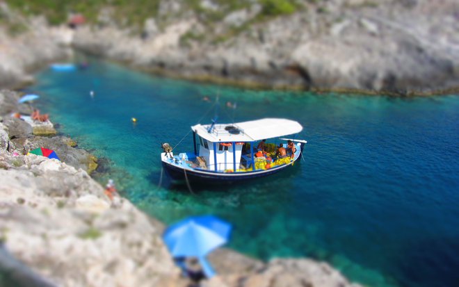 Grška plaža na Zakintosu je najbolj popularna med turisti. Foto:Blaz Samec/DELO