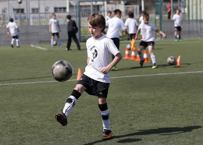 Otroci naj se ukbvarjajo z več športi hkrati. Foto: Aleš Černivec/Delo