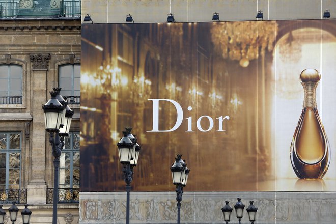 Christian Dior je ena izmed prestižnih znamk v lasti najbogatejšega Zemljana. Foto: Charles Platiau/Reuters